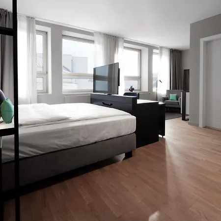Hotel Saxx Am Theater Karree 4*