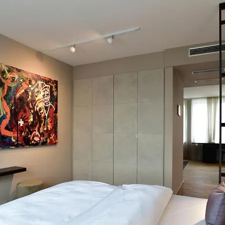 Hotel Saxx Am Theater Karree 4*